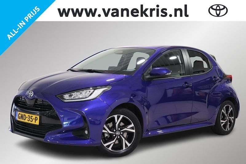 Blauw Occasion 2024 Toyota Yaris Hybrid Edition Hatchback | € 24.999 (Eerlijke prijs) - Afbeelding 1/4