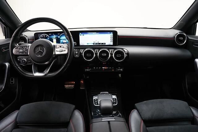 Occasion Mercedes A180 Business 136 PK (100 kW) 2019 Blauw Sedan