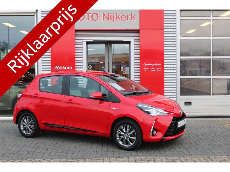 Rood Gebruikt 2023 Toyota Yaris Hybrid Design Hatchback | € 14.900 (Super prijs) - Afbeelding 1/4