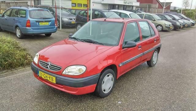 Rood Gebruikt 2000 Citroën Saxo Hatchback | € 950 - Afbeelding 1/4