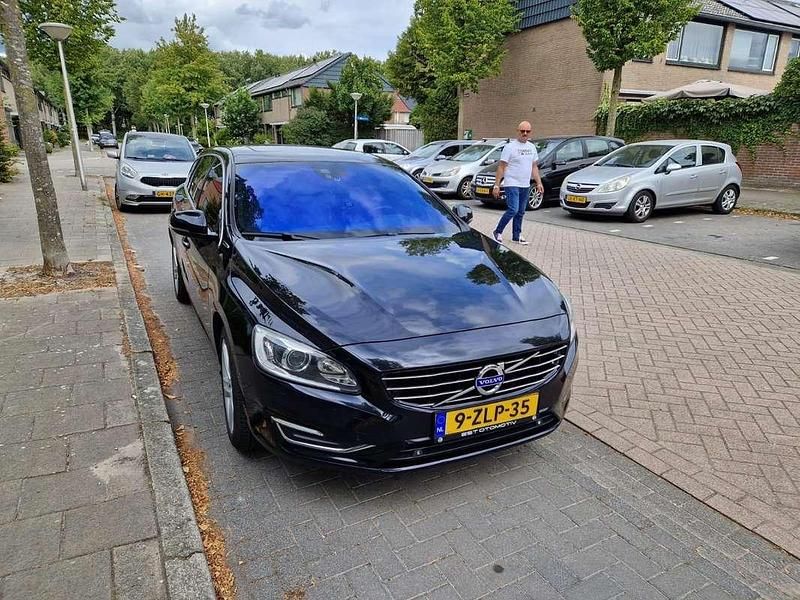 Zwart Gebruikt 2015 Volvo V60 Stationwagen | € 8.999 (Iets duurder) - Afbeelding 1/4