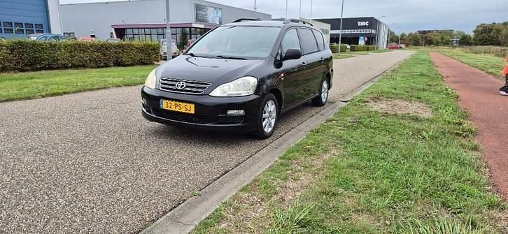 Gebruikt 2004 Toyota Avensis Verso MPV | € 4.950 - Afbeelding 1/4