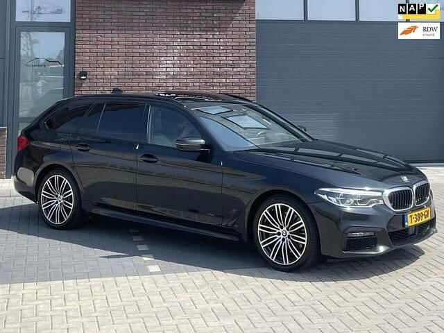 Zwart Gebruikt 2019 BMW 530 M Sport Stationwagen | € 25.950 (Eerlijke prijs) - Afbeelding 1/4