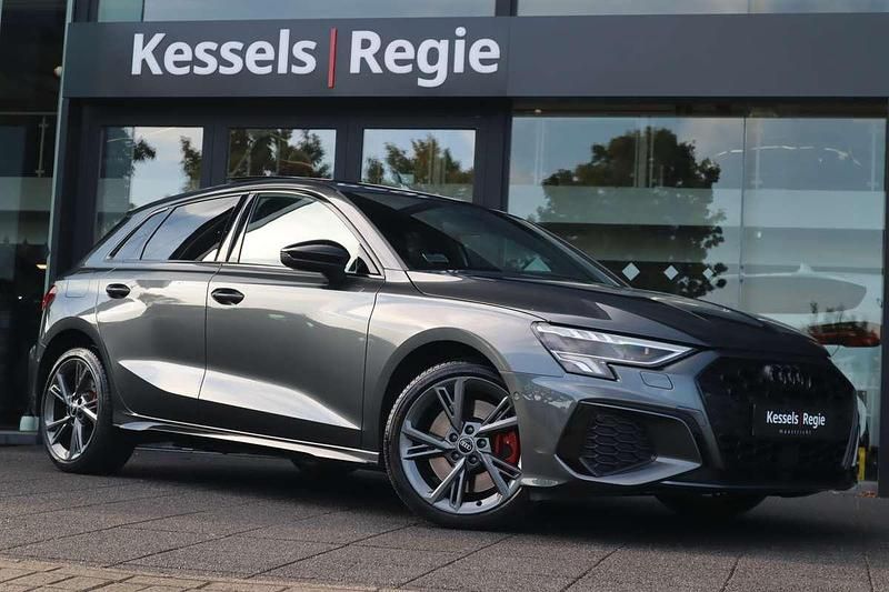 Grijs Gebruikt 2021 Audi A3 Sportback e-tron S-Line Sedan | € 32.950 (Eerlijke prijs) - Afbeelding 1/4