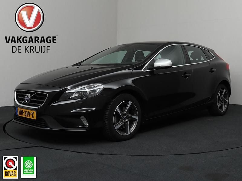 Zwart Gebruikt 2015 Volvo V40 Business Edition Stationwagen | € 14.245 - Afbeelding 1/4