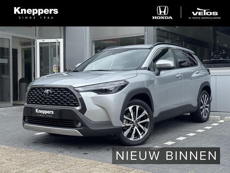 Zilver Gebruikt 2024 Toyota Corolla Cross Style SUV | € 37.950 (Eerlijke prijs) - Afbeelding 1/4