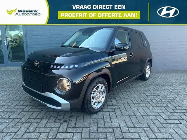 Zwart Nieuw 2025 Hyundai Inster Hatchback | € 27.941 - Afbeelding 1/4