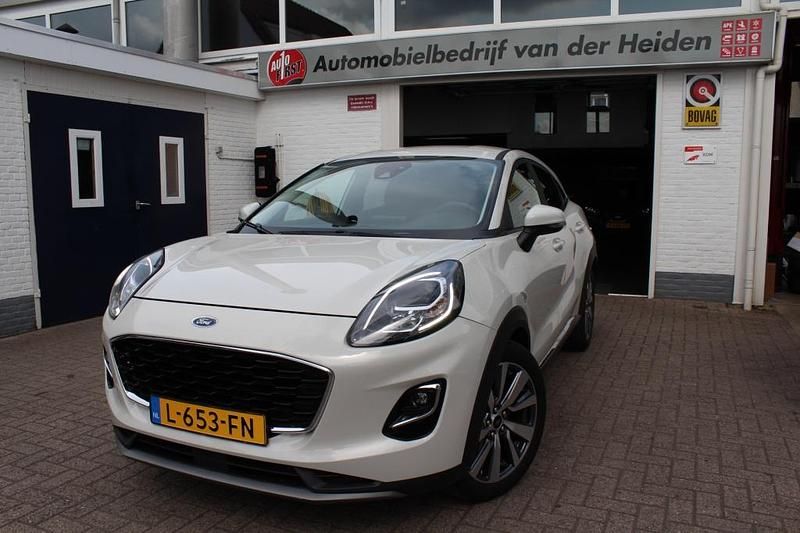 Wit, metallic lak Gebruikt 2021 Ford Puma Titanium X SUV | € 18.950 (Eerlijke prijs) - Afbeelding 1/4