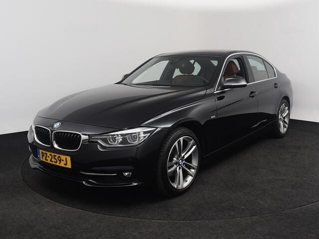 Zwart Gebruikt 2017 BMW 320 Executive Sedan | € 23.940 (Eerlijke prijs) - Afbeelding 1/4