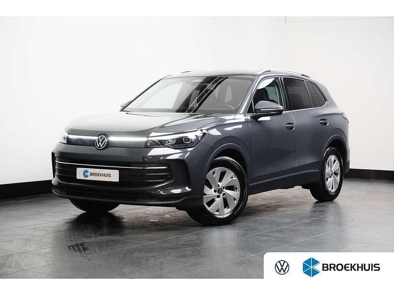 Grijs Gebruikt 2024 VW Tiguan Life SUV | € 38.900 (Super prijs) - Afbeelding 1/4