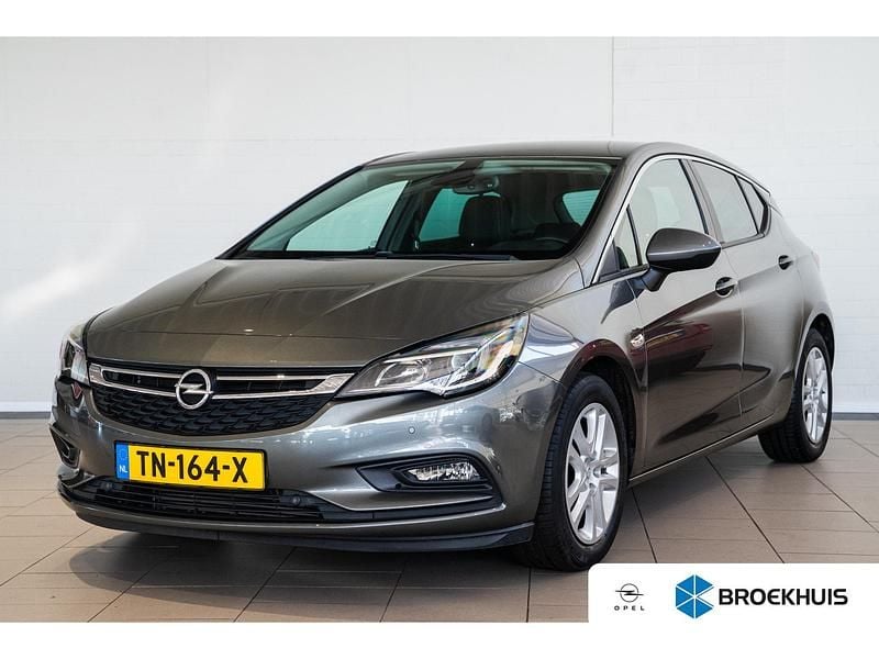 Grijs Gebruikt 2018 Opel Astra Edition Hatchback | € 12.895 (Eerlijke prijs) - Afbeelding 1/4