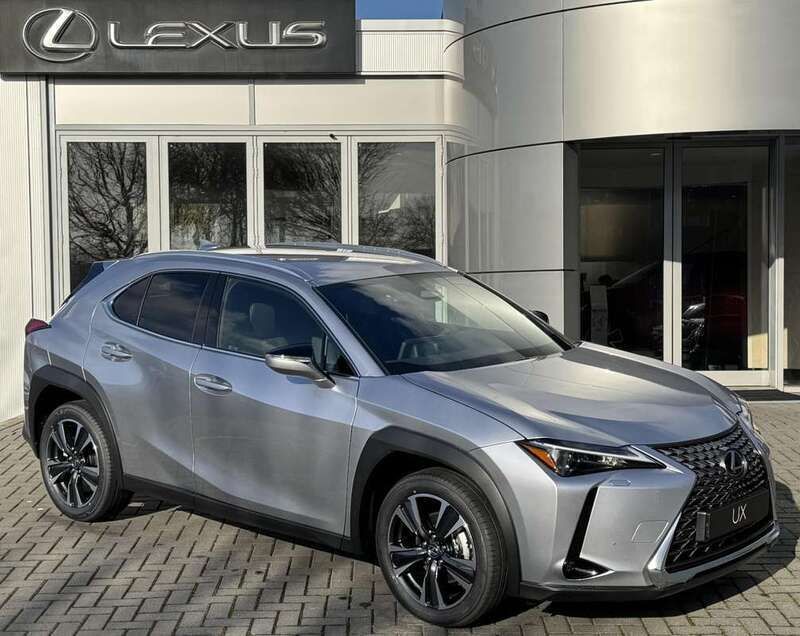 Grijs Nieuw 2025 Lexus UX 300h Business Edition SUV | € 52.235 - Afbeelding 1/4