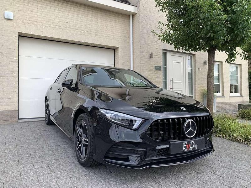 Zwart Occasion 2020 Mercedes A250 AMG Hatchback | € 26.500 (Eerlijke prijs) - Afbeelding 1/4