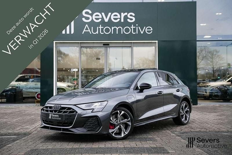 Grijs Nieuw 2025 Audi A3 Sportback e-tron Ambiente Hatchback | € 44.988 (Eerlijke prijs) - Afbeelding 1/4