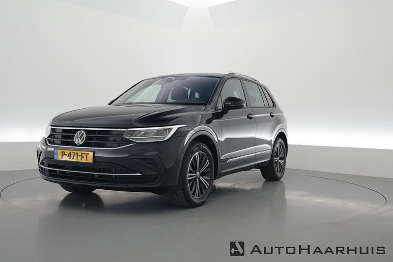 Zwart Gebruikt 2021 VW Tiguan Elegance SUV | € 28.450 (Super prijs) - Afbeelding 1/3