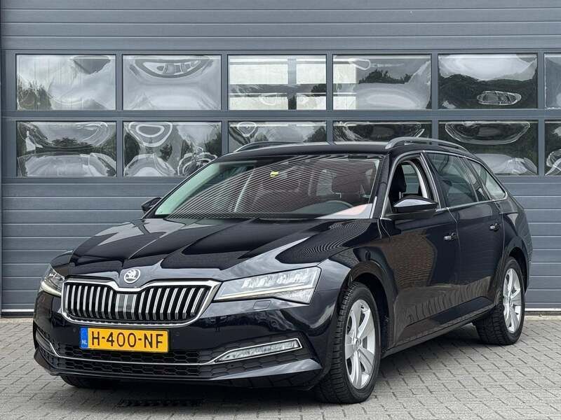 Zwart Gebruikt 2020 Skoda Superb Business Line Stationwagen | € 23.999 (Eerlijke prijs) - Afbeelding 1/3