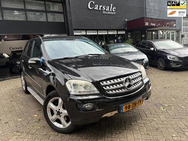 Zwart Gebruikt 2008 Mercedes 320 SUV | € 5.150 (Duur) - Afbeelding 1/4
