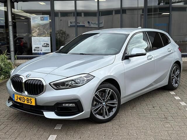 Occasion BMW 118 Executive 140 PK (102 kW) 2020 Grijs (metallic) Hatchback