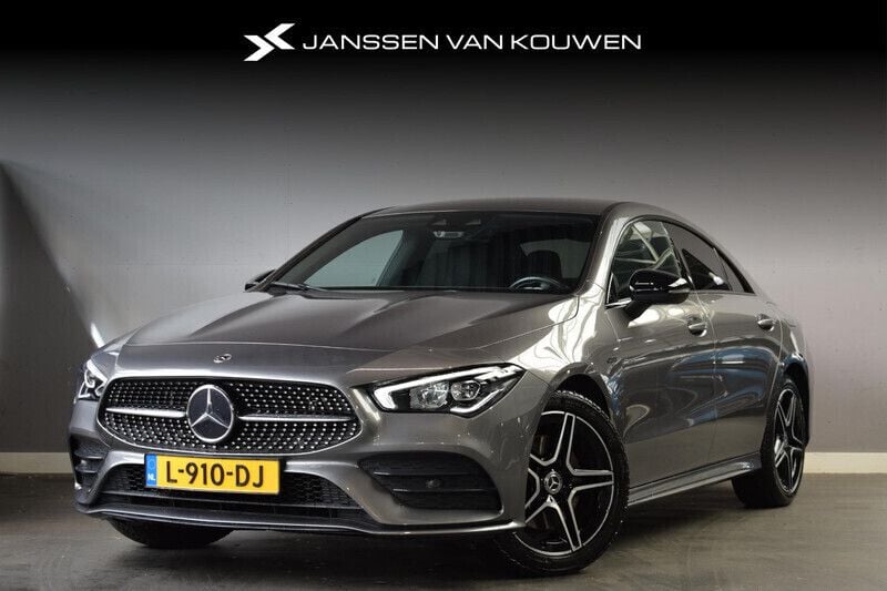 Grijs Gebruikt 2021 Mercedes CLA250e Business Sedan | € 32.795 (Eerlijke prijs) - Afbeelding 1/4