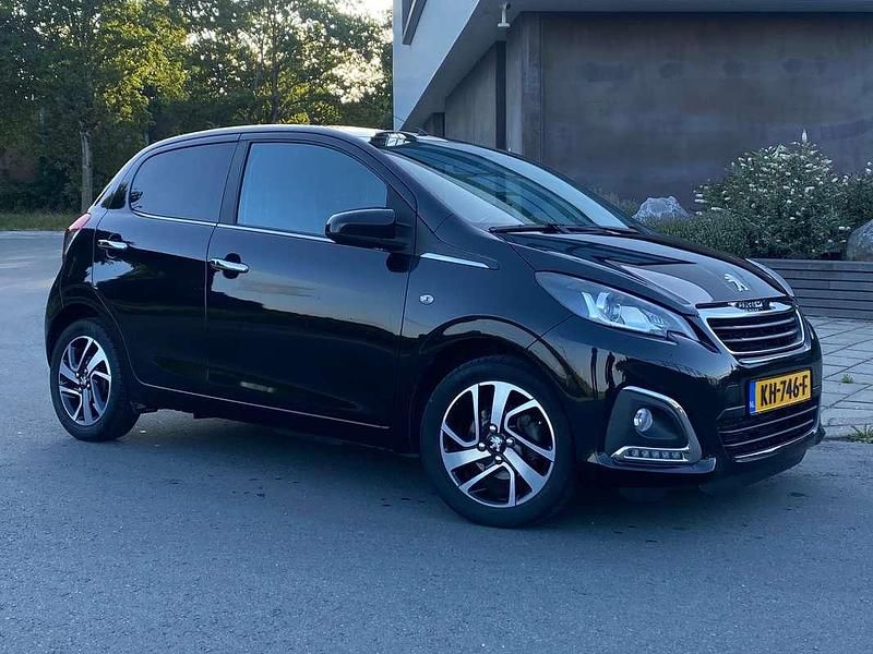 Zwart Gebruikt 2016 Peugeot 108 Allure Hatchback | € 8.950 (Eerlijke prijs) - Afbeelding 1/4