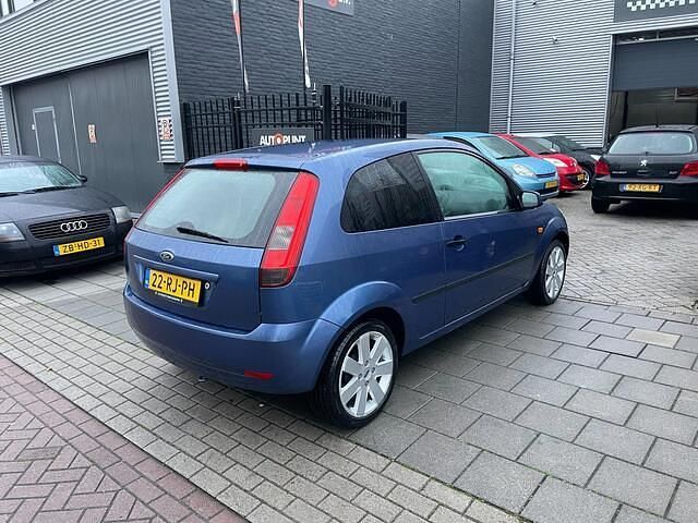 Occasion Ford Fiesta Futura 69 PK (50 kW) 2005 Blauw Hatchback