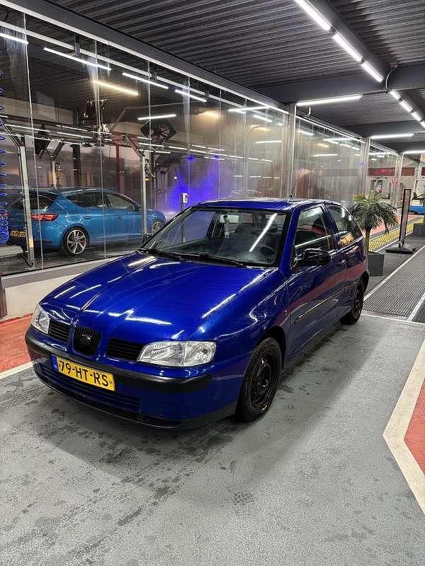 Blauw Gebruikt 2002 Seat Ibiza Stella Hatchback | € 750 (Eerlijke prijs) - Afbeelding 1/4