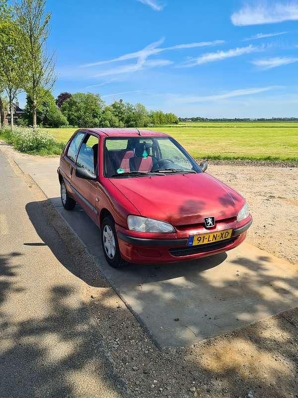 Rood Gebruikt 2003 Peugeot 106 Hatchback | € 600 (Goede deal) - Afbeelding 1/4