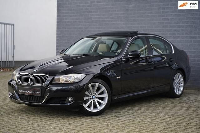 Zwart Gebruikt 2011 BMW 330 Luxury Line Sedan | € 14.950 (Goede deal) - Afbeelding 1/4