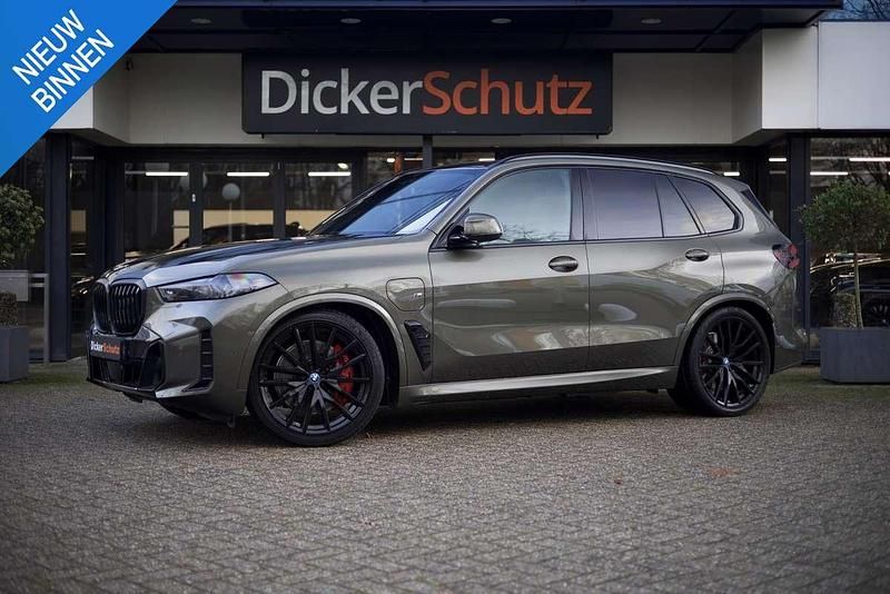 Groen Occasion 2023 BMW X5 M Sport SUV | € 95.950 - Afbeelding 1/4