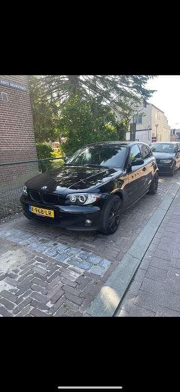 Zwart Occasion 2006 BMW 116 Hatchback | € 3.500 (Iets duurder) - Afbeelding 1/4