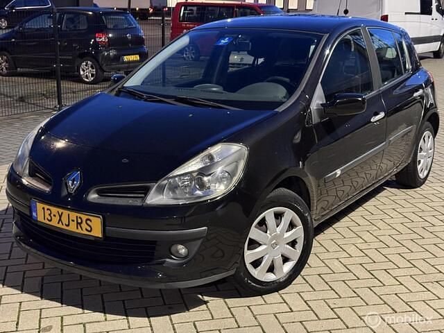 Zwart Occasion 2006 Renault Clio II Hatchback | € 950 (Goede deal) - Afbeelding 1/4