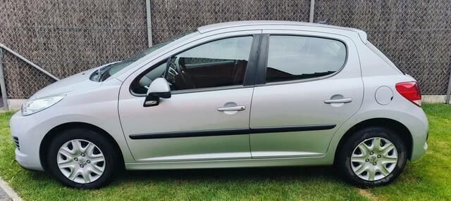 Grijs Gebruikt 2010 Peugeot 207 | € 4.950 (Iets duurder) - Afbeelding 1/4