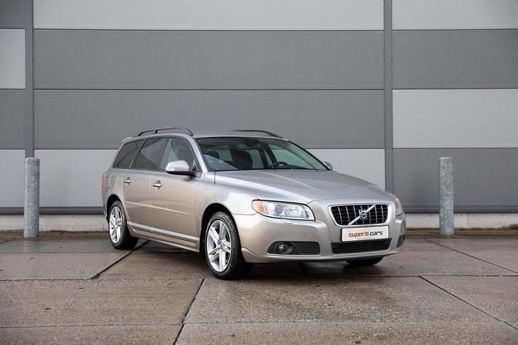 Brons Occasion 2008 Volvo V70 Stationwagen | € 14.995 (Duur) - Afbeelding 1/4
