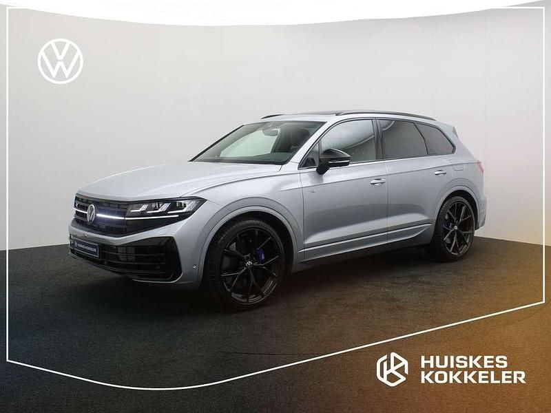 Grijs, metallic lak Nieuw 2025 VW Touareg R SUV | € 92.900 (Super prijs) - Afbeelding 1/4