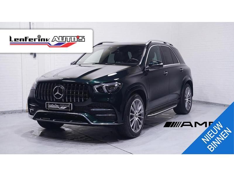 Emerald green metallic finish (989u) Gebruikt 2022 Mercedes GLE400 AMG line Sedan | € 59.966 - Afbeelding 1/4