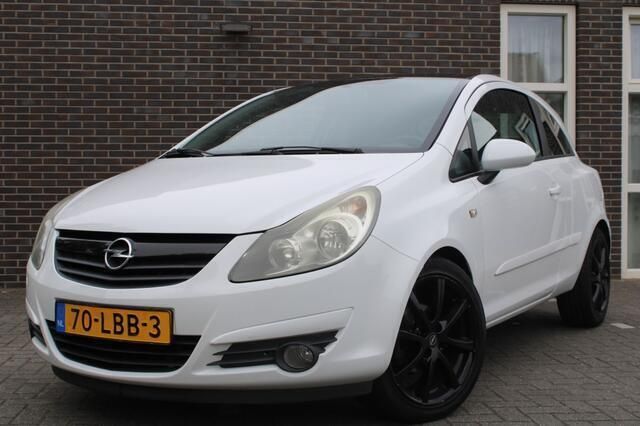Wit Gebruikt 2010 Opel Corsa Hatchback | € 2.750 (Eerlijke prijs) - Afbeelding 1/4