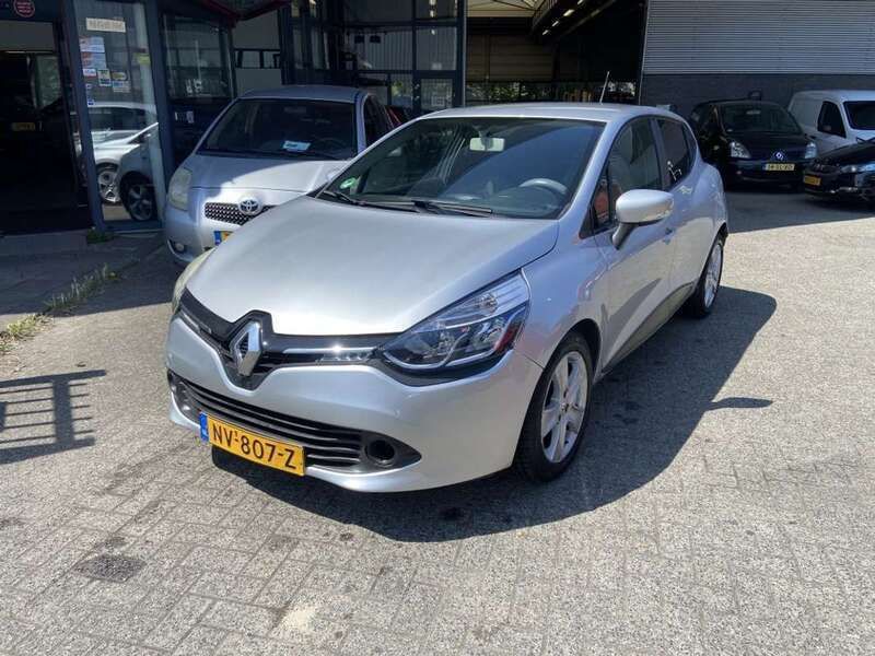 Grijs Gebruikt 2013 Renault Clio IV Authentique Hatchback | € 3.490 - Afbeelding 1/4