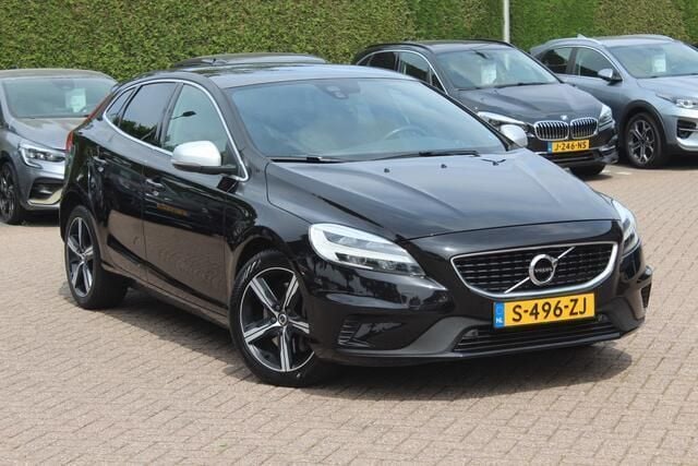 Zwart Gebruikt 2018 Volvo V40 R-Design Stationwagen | € 16.550 (Goede deal) - Afbeelding 1/4