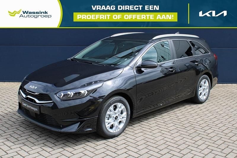 Zwart (metallic) Nieuw 2025 Kia Ceed Sportswagon Stationwagen | € 30.290 (Eerlijke prijs) - Afbeelding 1/4