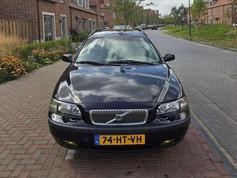 Zwart Occasion 2001 Volvo V70 Comfort Stationwagen | € 1.700 (Eerlijke prijs) - Afbeelding 1/4