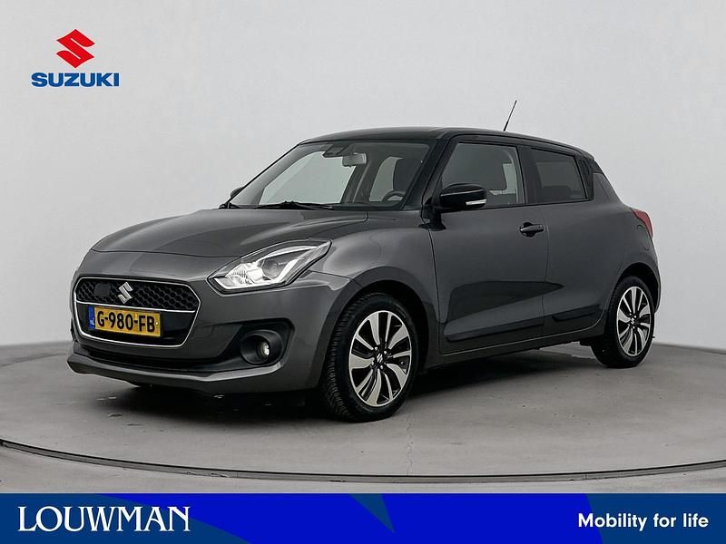 Grijs (metallic) Gebruikt 2019 Suzuki Swift Hatchback | € 12.945 (Eerlijke prijs) - Afbeelding 1/4