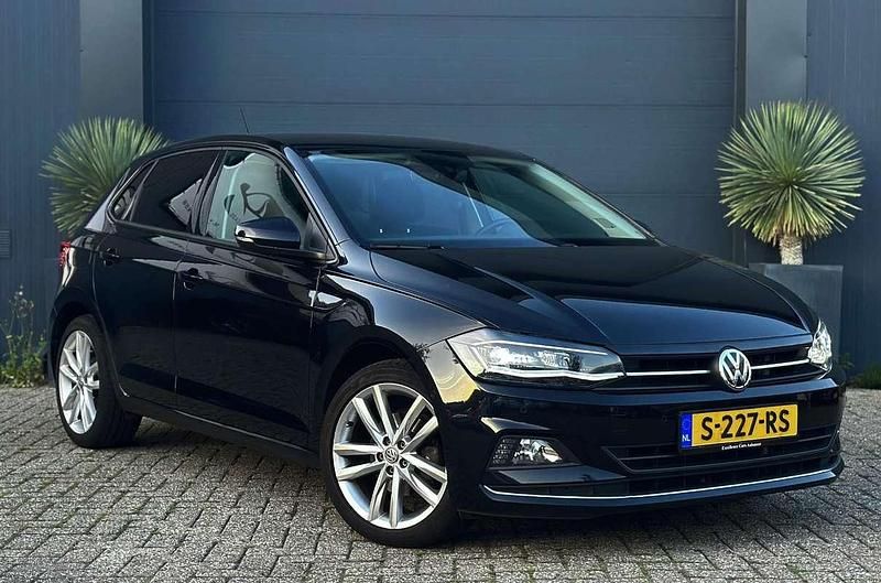 Occasion 2018 VW Polo Highline Sedan | € 17.000 (Duur) - Afbeelding 1/4
