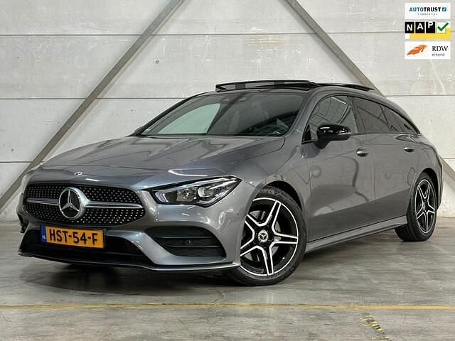 Grijs Gebruikt 2022 Mercedes CLA200 Shooting Brake AMG line Stationwagen | € 33.495 (Goede deal) - Afbeelding 1/4
