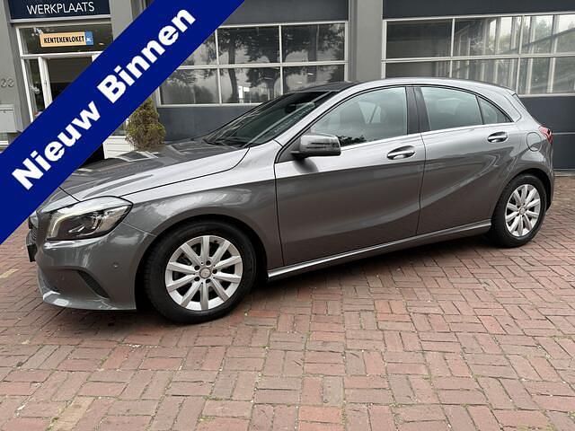 Grijs Gebruikt 2017 Mercedes A180 Business Hatchback | € 16.950 (Iets duurder) - Afbeelding 1/4