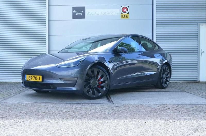 Grijs Gebruikt 2022 Tesla Model 3 Performance Sedan | € 33.999 (Eerlijke prijs) - Afbeelding 1/4