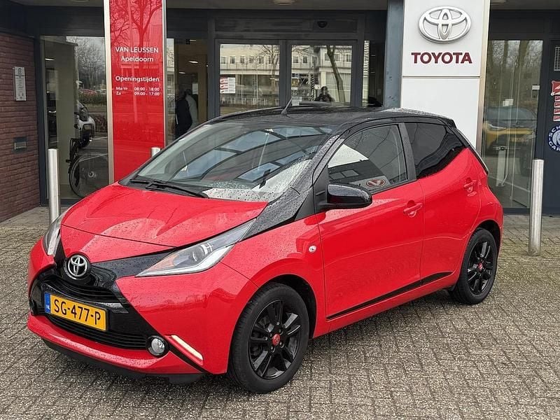 Rood Occasion 2018 Toyota Aygo X-cite Hatchback | € 9.900 (Eerlijke prijs) - Afbeelding 1/4