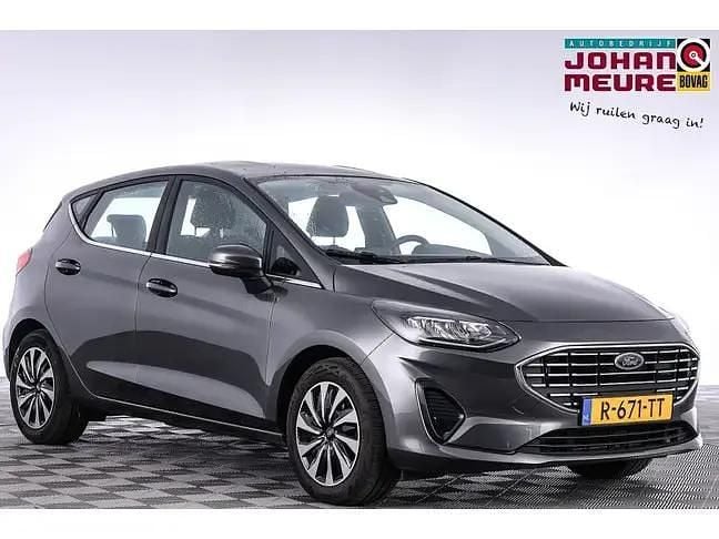 Grijs Gebruikt 2022 Ford Fiesta Titanium Hatchback | € 14.990 (Goede deal) - Afbeelding 1/4