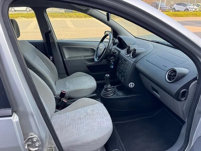 Occasion Ford Fiesta Ambiente 69 PK (50 kW) 2002 Grijs (metallic) Hatchback