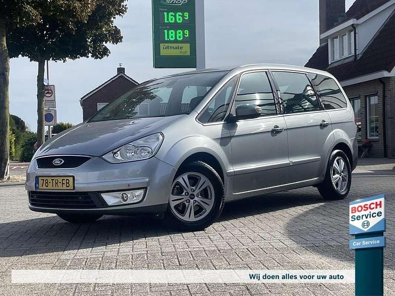 Grijs, metallic lak Gebruikt 2007 Ford Galaxy MPV | € 2.450 - Afbeelding 1/4