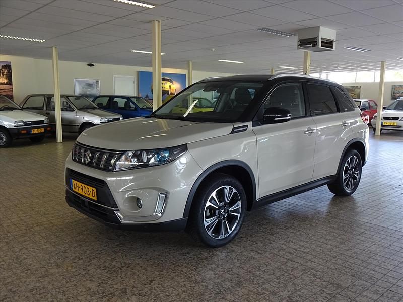 Beige Occasion 2019 Suzuki Vitara SUV | € 18.950 (Iets duurder) - Afbeelding 1/4